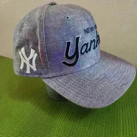 Nike New York Yankee snap back baseball hat cap. Gently used - Picture 1 of 9
